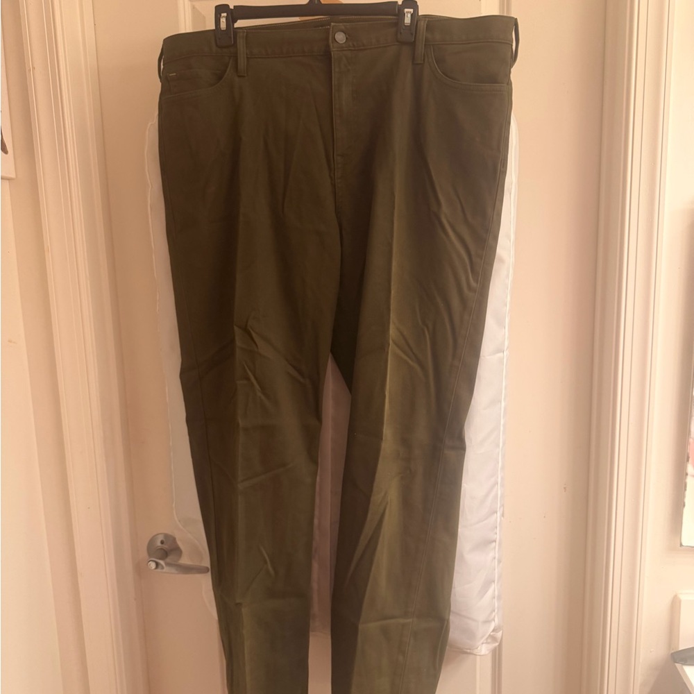 Banana Republic Traveler Khaki Trousers